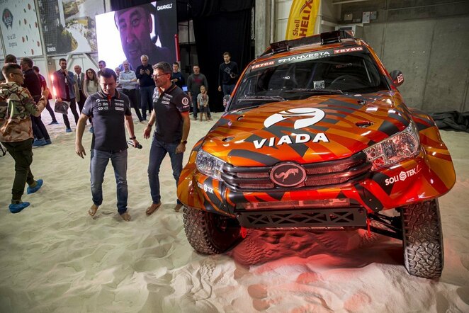 A.Juknevičius prieš Dakaro ralį pristatė naująjį automobilio dizainą | Roko Lukoševičiaus/BNS Foto nuotr.