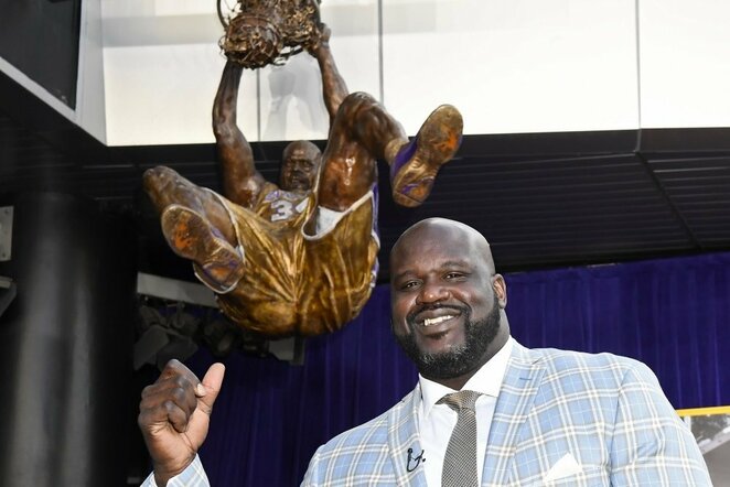 Shaquille'as O'Nealas prie statulos | Scanpix nuotr.