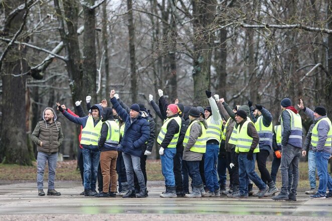 Kauno stadioną statantys turkai paskelbė streiką | Eriko Ovčarenko / BNS foto nuotr.