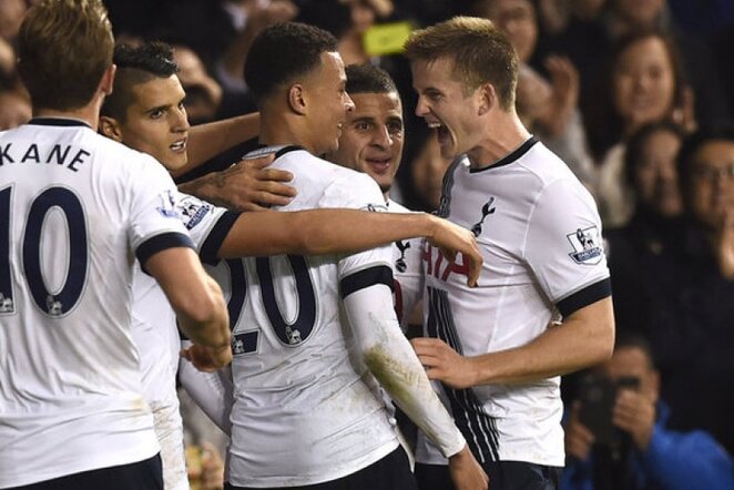 „Tottenham“ futbolininkai švenčia įvartį | Reuters/Scanpix nuotr.