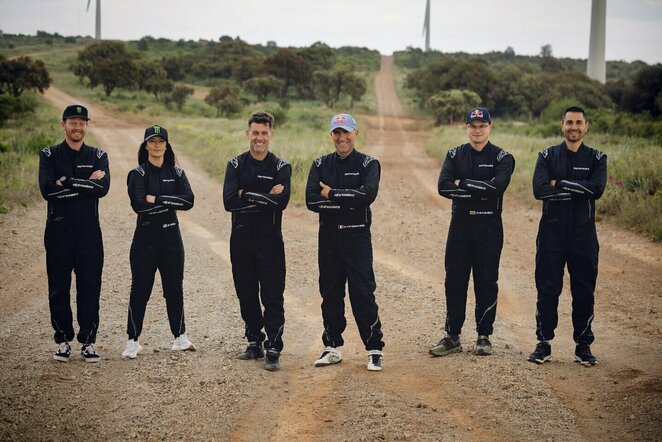 „Defender Rally“ komandos pilotai ir šturmanai | Organizatorių nuotr.