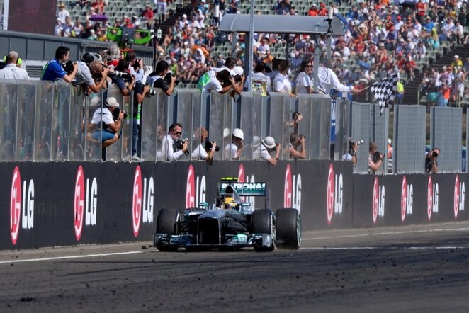 Lewiso Hamiltono pergalė 2013 m. Vengrijos GP lenktynėse | AFP/Scanpix nuotr.