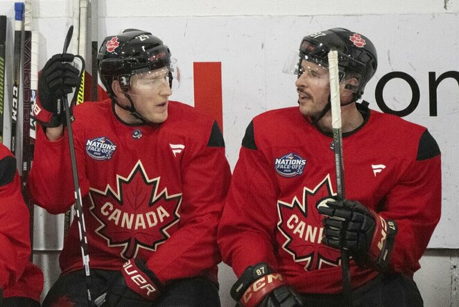 Nathanas MacKinnonas ir Sidney Crosby | Scanpix nuotr.