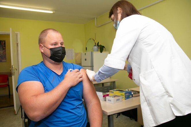 Paskiepyta trečioji Tokijo olimpinėms žaidynėms rengiamų sportininkų grupė | Sauliaus Čirbos nuotr.