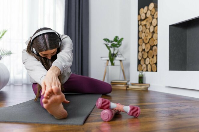 Sportas namuose (Freepik.com nuotr.) | Organizatorių nuotr.