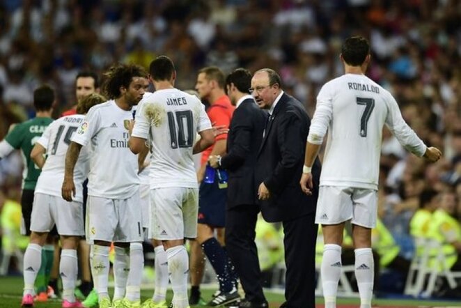 Rafaelis Benitezas duoda instrukcijas žaidėjams | AFP/Scanpix nuotr.
