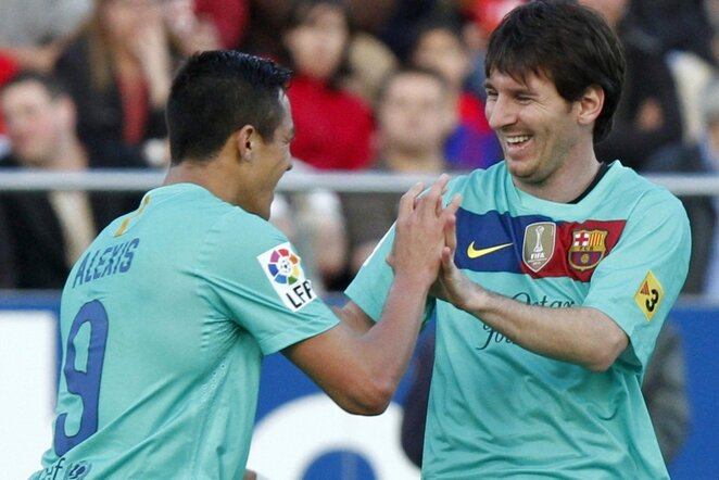 Alexis Sanchezas (kairėje) ir Lionelis Messi (dešinėje) švenčia įvartį | Reuters/Scanpix nuotr.