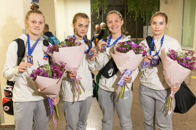 Lietuvos jaunių bokso rinktinės sutikimas Vilniaus oro uoste | Sauliaus Čirbos nuotr.