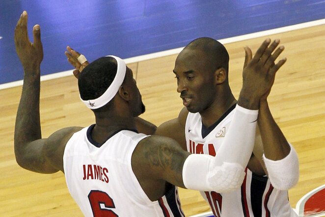 LeBronas Jamesas ir Kobe Bryantas | REUTERS/Scanpix nuotr.