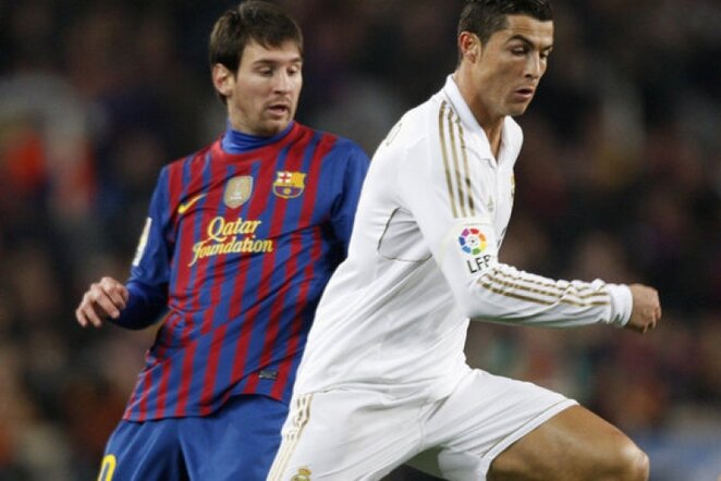 Lionelis Messi (kair.) ir Cristiano Ronaldo (deš.) | REUTERS/Scanpix nuotr.