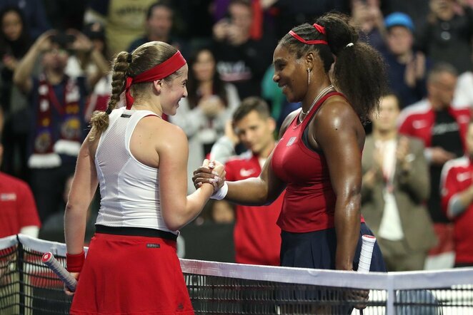Jelena Ostapenko ir Serena Williams | Scanpix nuotr.