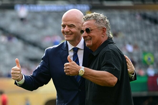 Gianni Infantino ir buvęs žaidėjas Roberto Baggio | Scanpix nuotr.