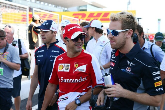Felipe Massa (viduryje)| AP/Scanpix nuotr.