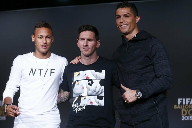 Lionelis Messi (centre) ir Cristiano Ronaldo (deš.) | Scanpix nuotr.