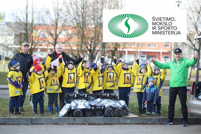 NVLRL mokyklas pasiekė antroji konkurse įsigyto inventoriaus dalis | hockey.lt nuotr.