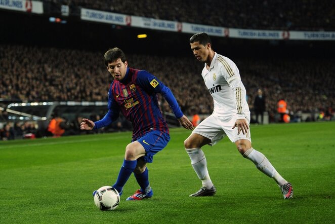 Lionelis Messi (kairėje) ir Cristiano Ronaldo (dešinėje) | AP/Scanpix nuotr.
