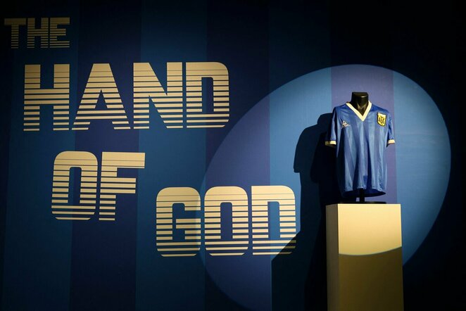 Diego Maradonos marškinėliai parduoti už beveik 8,4 mln. eurų | Scanpix nuotr.