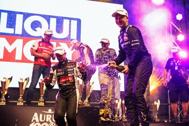 „Aurum 1006 km lenktynių“ finišas ir podiumas | Eriko Ovčarenko / BNS foto nuotr. „Aurum 1006 km lenktynių“ finišas ir podiumas | Eriko Ovčarenko / BNS foto nuotr.