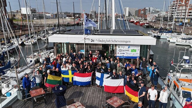 Pasaulio dviviečių jachtų jūrinio buriavimo čempionate Lietuvos komanda startuoja su neįprasta jachta | Organizatorių nuotr.