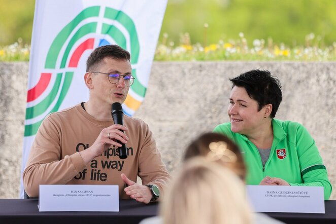 Klaipėdos piliavietėje suplevėsavo Olimpinės dienos vėliava | M.Baranausko nuotr.