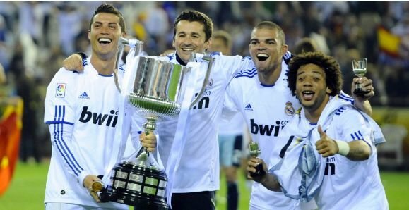 Pirmasis C.Ronaldo trofėjus su „Real“ ekipa | „Twitter“ nuotr.