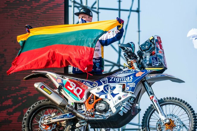 Arūnas Gelažninkas on the podium Photo of the Zigmas Dakar team