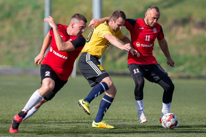 Naujo Sekmadienio futbolo lygos sezono startą žymės ypatingos rungtynės | S.Čirbos nuotr.