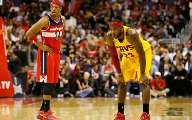 Paulas Pierce'as ir LeBronas Jamesas | „Twitter“ nuotr. Paulas Pierce'as ir LeBronas Jamesas | „Twitter“ nuotr.