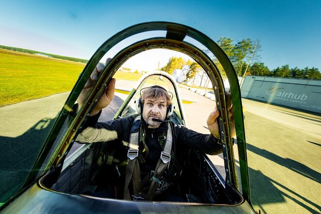 B.Vanagas išbandė J.Kairio pilotuojamą JAK-52 | Andriaus Lauciaus nuotr.