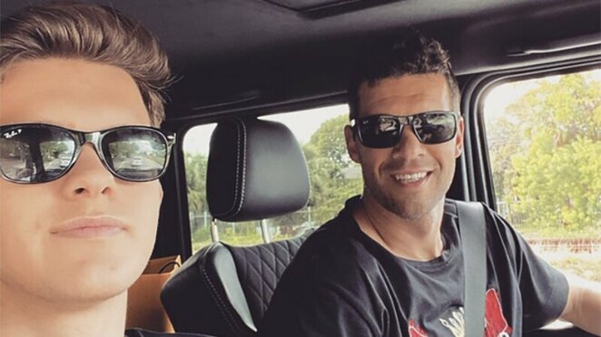 M.Ballackas su sūnumi Emilio | „Twitter“ nuotr. M.Ballackas su sūnumi Emilio | „Twitter“ nuotr.