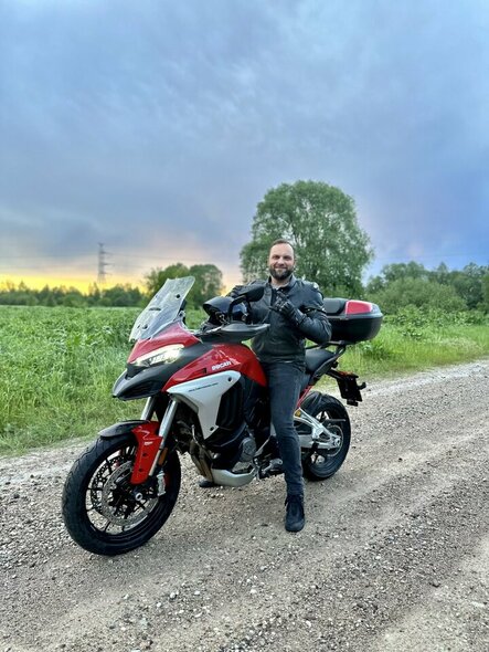 Benas Šimkus išbandė „Ducati Multistrada V4” | Organizatorių nuotr.