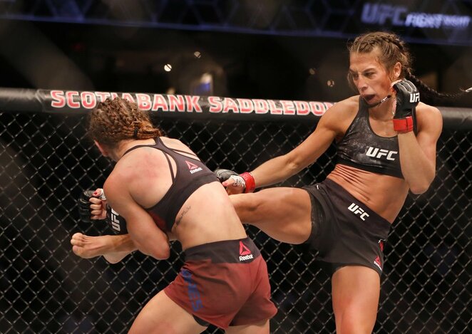 Joannos Jedrzejczyk ir Tecia Torres kovos akimirka | Scanpix nuotr. Joannos Jedrzejczyk ir Tecia Torres kovos akimirka | Scanpix nuotr.
