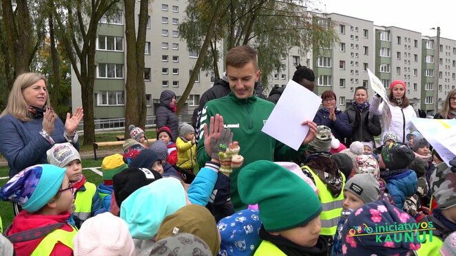 „Kauno Žalgirio“ žaidėjai dieną su futbolu pradėjo darželių sporto šventėje | „Žalgirio“ nuotr.