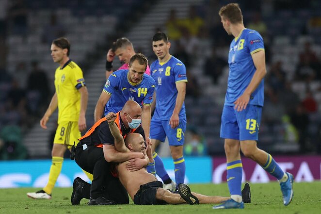 The fans stormed the field after the goal of the Ukrainian team Photo by Scanpix